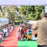 मंत्री गणेश जोशी ने कृषि समूह को पावर वीडर, पावर स्प्रेयर, आटा चक्की, ब्रश कटर सहित अन्य कृषि यंत्र वितरित किए