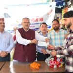 मंत्री गणेश जोशी ने सहस्त्रधारा में मसूरी विधानसभा क्षेत्र के अंतर्गत ग्राम पंचायत मजाडा, कार्लीगाड़, फुलेत, सरोना, बगड़ाधोरण, घघोड़ा, गल्जवाड़ी आदि के 49 आपदा प्रभावित दुकानदारों को 19.60 लाख की राशि के मुख्यमंत्री विवेकाधीन कोष से स्वीकृत सहायता राशि वितरित की