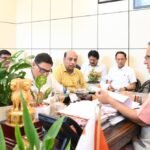 गणेश जोशी ने प्रस्तावित विकास कार्यों की समीक्षा कर अधिकारियों को दिशा-निर्देश दिए