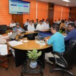 चारधाम सड़क, सीमांत मार्ग और विद्युत परियोजनाओं की प्रगति पर मुख्यमंत्री धामी ने की विस्तृत समीक्षा