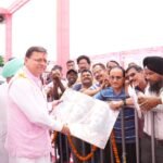 मुख्यमंत्री पुष्कर सिंह धामी के कार्यक्रम में स्वयं सहायता समूहों और किसानों को विभिन्न योजनाओं से लाभान्वित किया गया