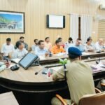 जिलाधिकारी डॉ0 आशीष चौहान ने संवेदनशील एवं अधिक यातायात वाले मार्गों पर निगरानी मजबूत करने के दिए निर्देश