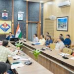 जिलाधिकारी डॉ. आशीष चौहान ने राजस्व और वन भूमि से जुड़ी समस्याओं का समन्वय से समाधान करने के दिए निर्देश